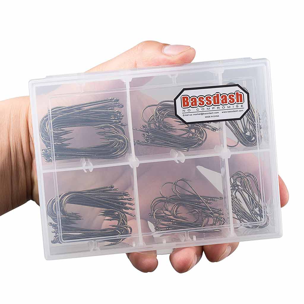 BASSDASH Saltwater Freshwater Hooks Assortment Pack, Octopus Offset Hooks and Aberdeen Hooks in Assorted Sizes, Tackle Box